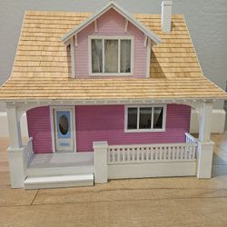 Bungalow Doll House