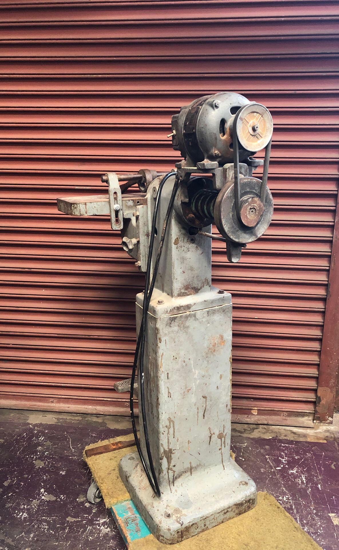 Davis & Wells Horizontal Boring Machine Drill Press Wood Working cast