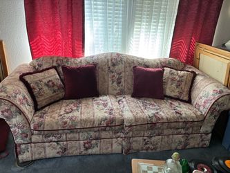 Comfortable Sofa/Couch in La Grange