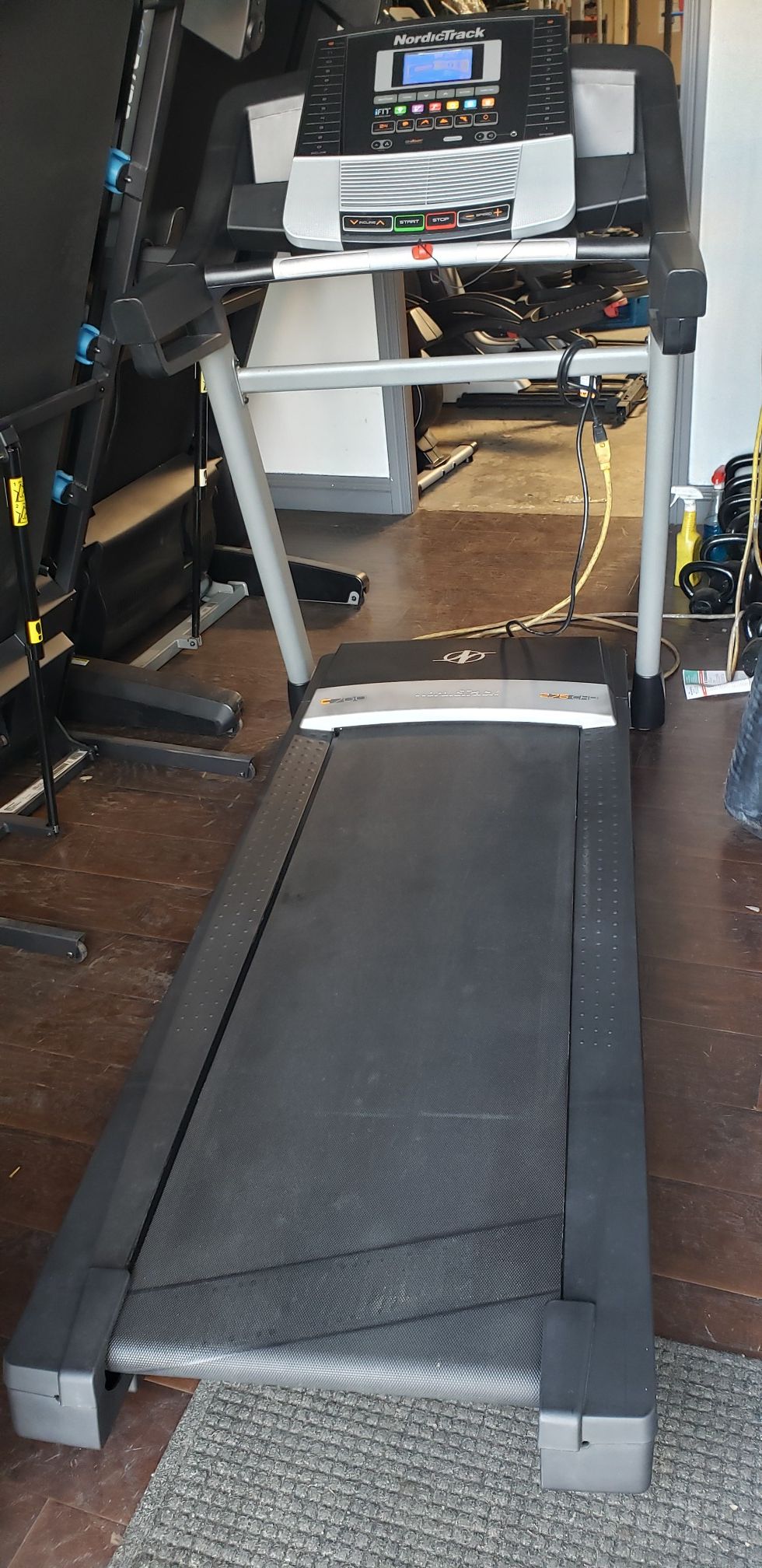 Nordictrack C700 treadmill 300lbs weight Capacity great cardio machine for your home gym