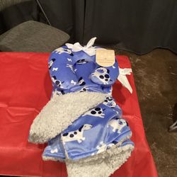 Buttons And Stitches, Blanket, And Neck Roll
