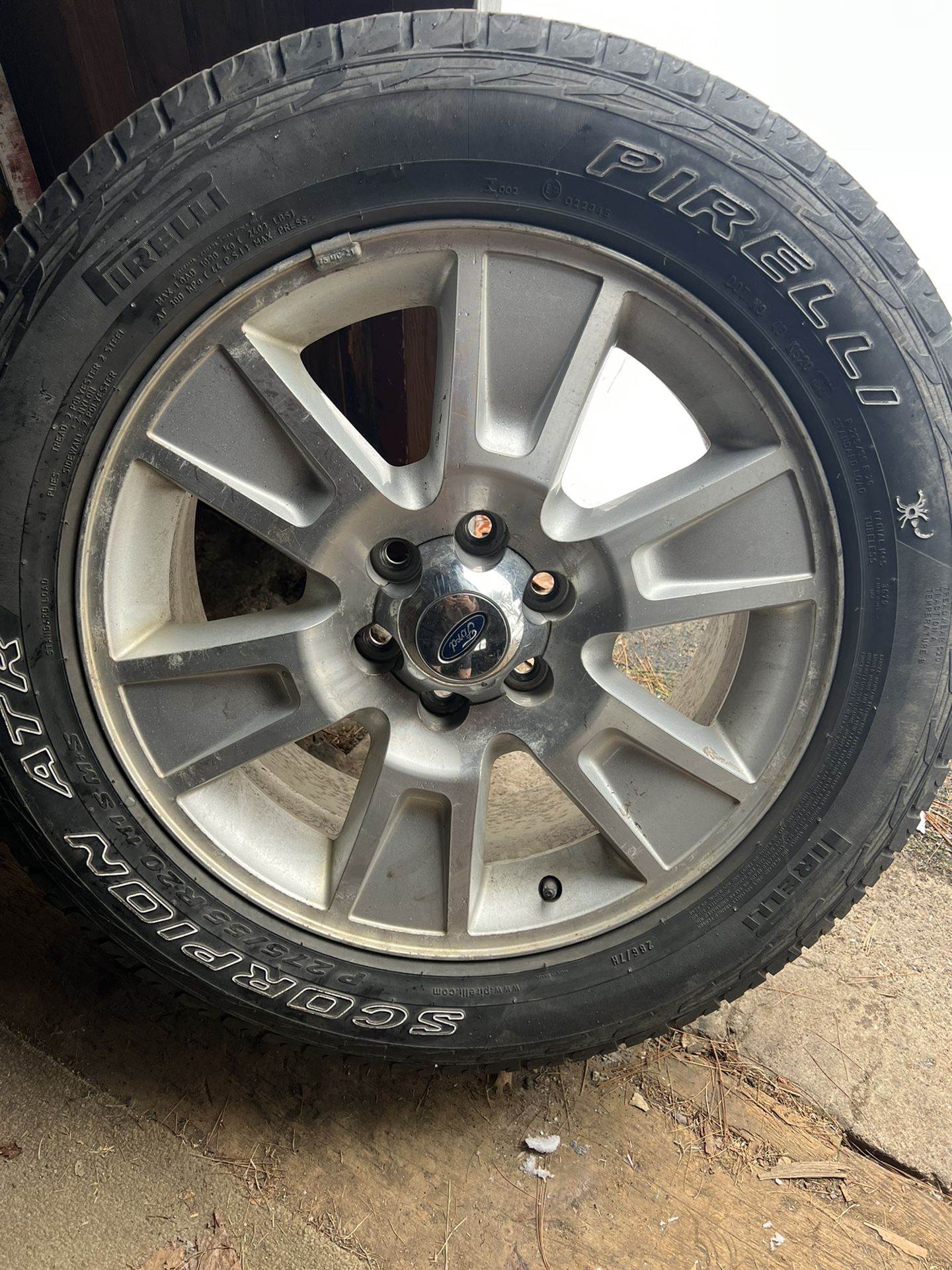 275/55-20 Pirelli Tires With  Beautiful  Aluminum  Ford 20 “ Rims 