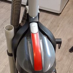 VACUUM CLEANER  DIRT DEVIL 