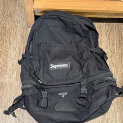 2011 SUPREME GUIDE 28 BACKPACK BLACK 