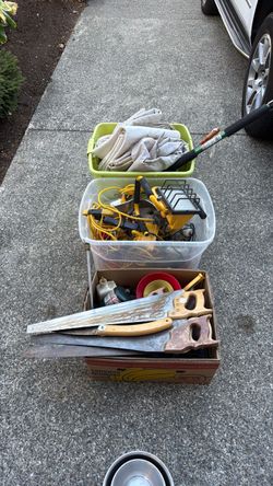 (PENDING) FREE!! Tools and Garage Lighting