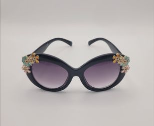 Betsey Johnson sunglasses Garden Party price is firm Cash only