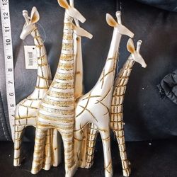  decorative figurines of giraffes.