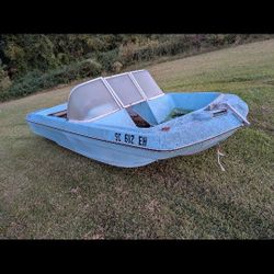 Vintage 70s Boat Shell With 2 Sets Of Skis