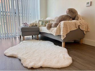 CUTE WHITE FAUX CARPET - CLOUD SHAPE