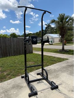 Workout pull up bar and dip station. Like new!!!