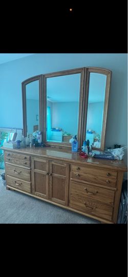 Oak Bedroom Set with Dresser, Mirror, Headboard, Nightstands and Armmoire