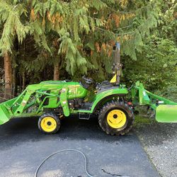 2022 John Deere 2038r W/ Implements