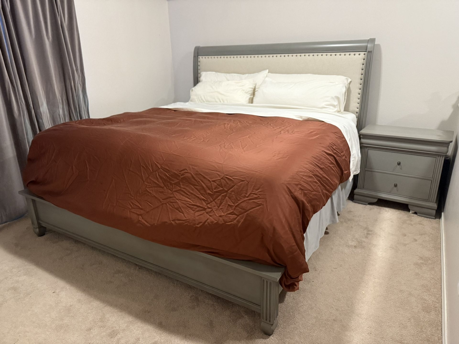 6 Piece King Bedroom Set Great Condition 