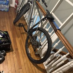 Mountian Bike High Frame. Specialized 