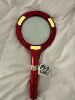 LED Illuminated Magnifying Glass