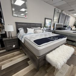 4 Pc King Bedroom Set  Free Mattress 