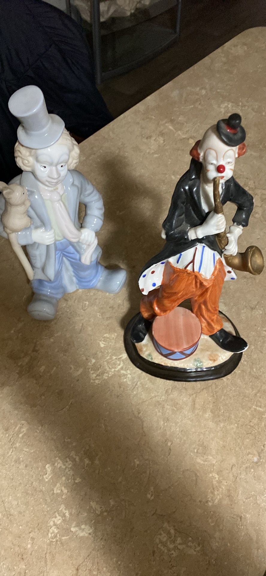 Set Of 2 Clown Statues