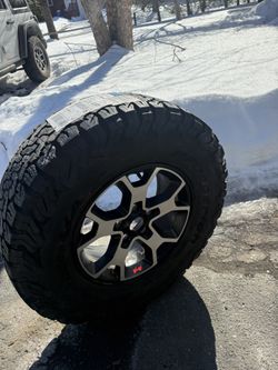 Jeep Wrangler W wheels Tire 285-70-r70 BFGoodrich