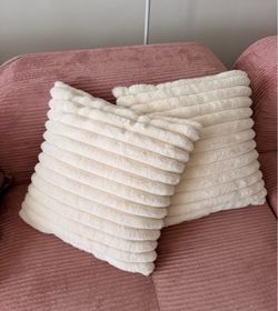 Pillows 18x18” MAKE AN OFFER