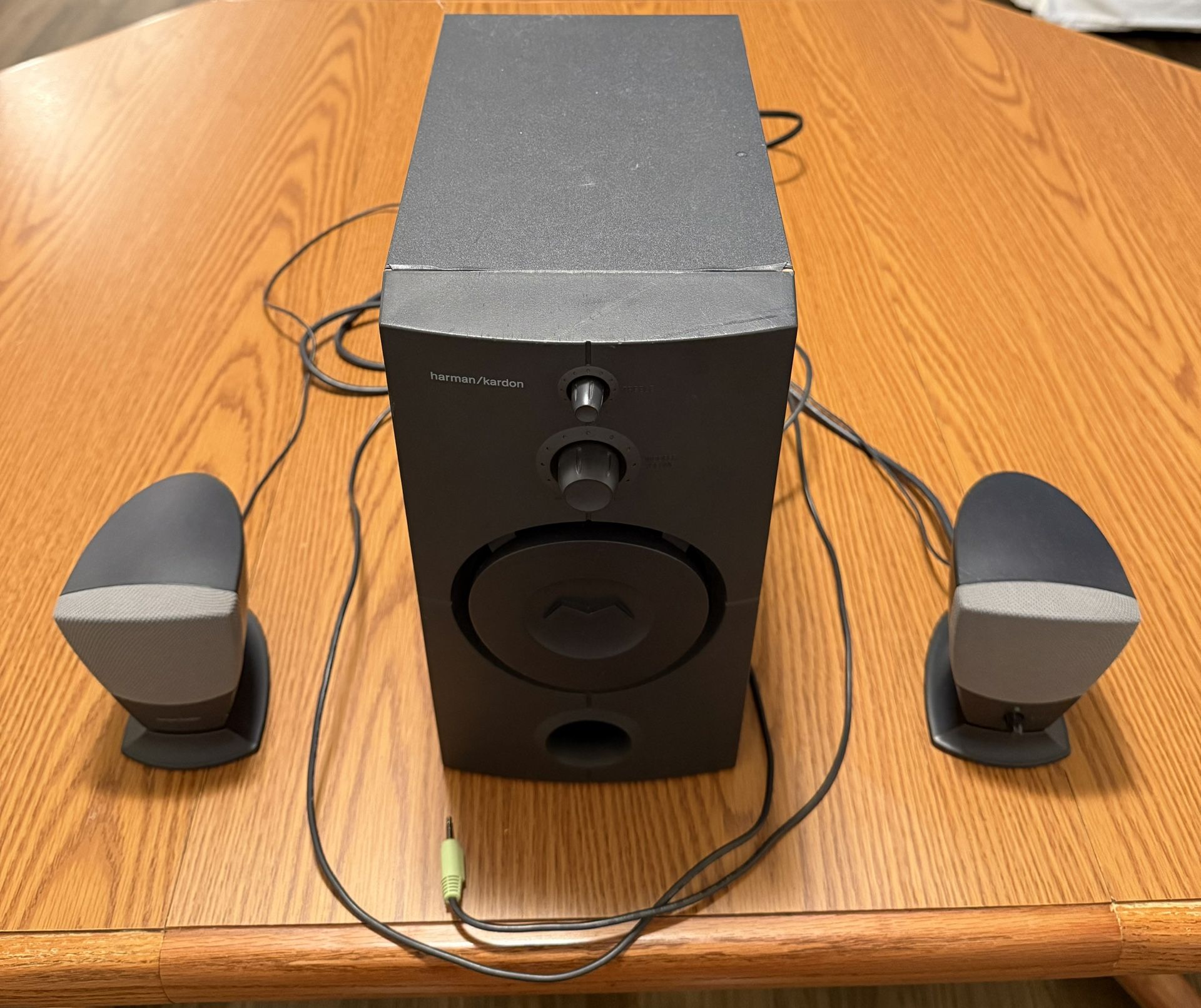 Harman/Kardon Subwoofer And Speaker Set Works Great