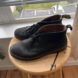 Low Top Black doc martins Boys Size 7