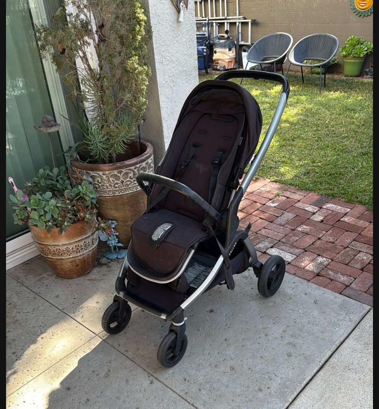 Colugo Stroller Good Condition. Black Color .