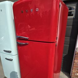 Smeg 50's Retro Refrigerator - FAB50URRD3 (Red) - FLOOR MODEL - Never Used