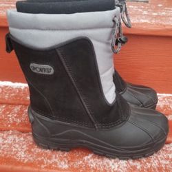Snow boots size 4