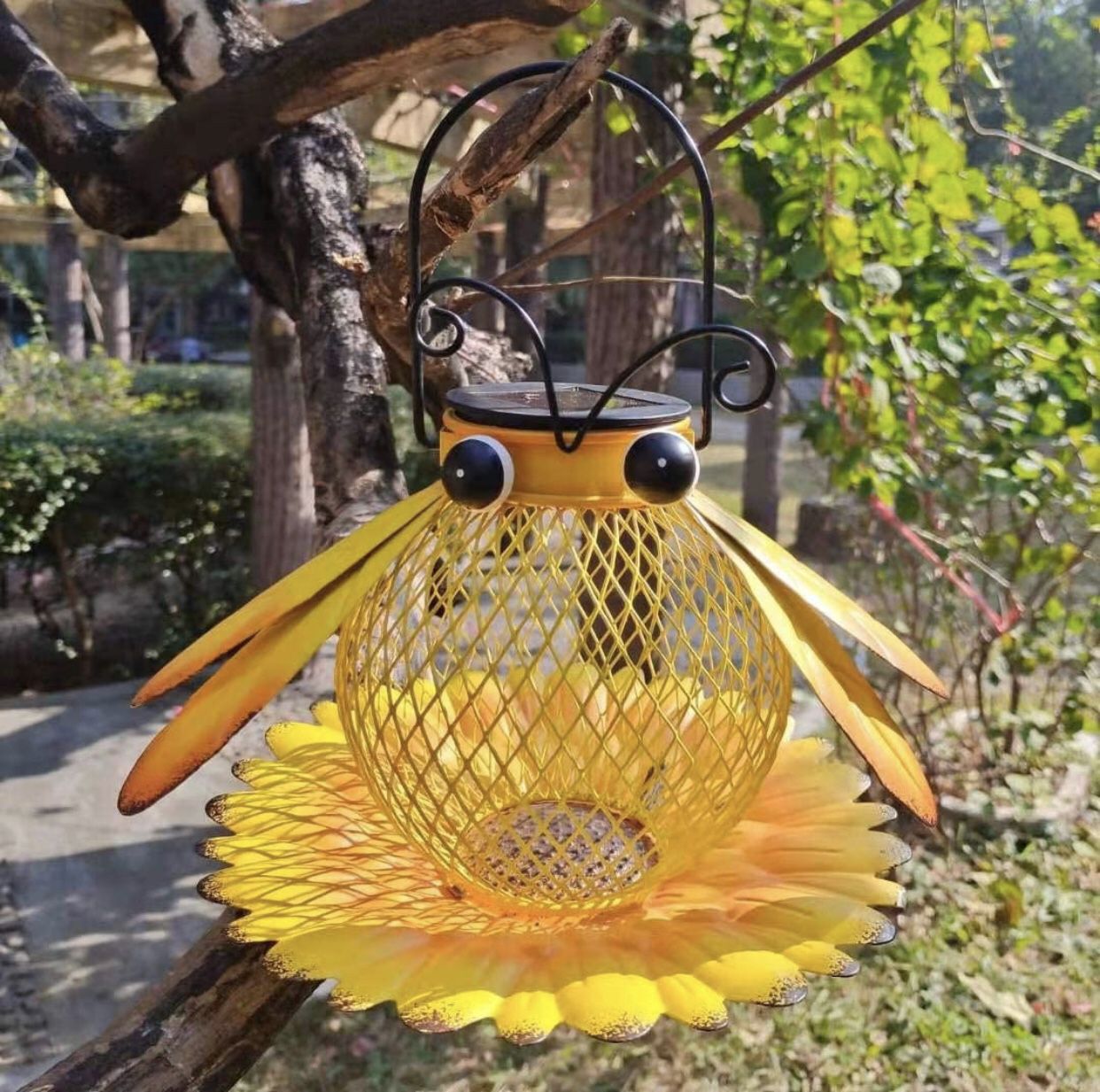 Solar Hanging Wild Bird Feeder | Bee Shaped Pet Feeder | Sturdy & Durable, Large Capacity Metal Hanging Feeder for Outdoor, Garden & Patio Decoration 