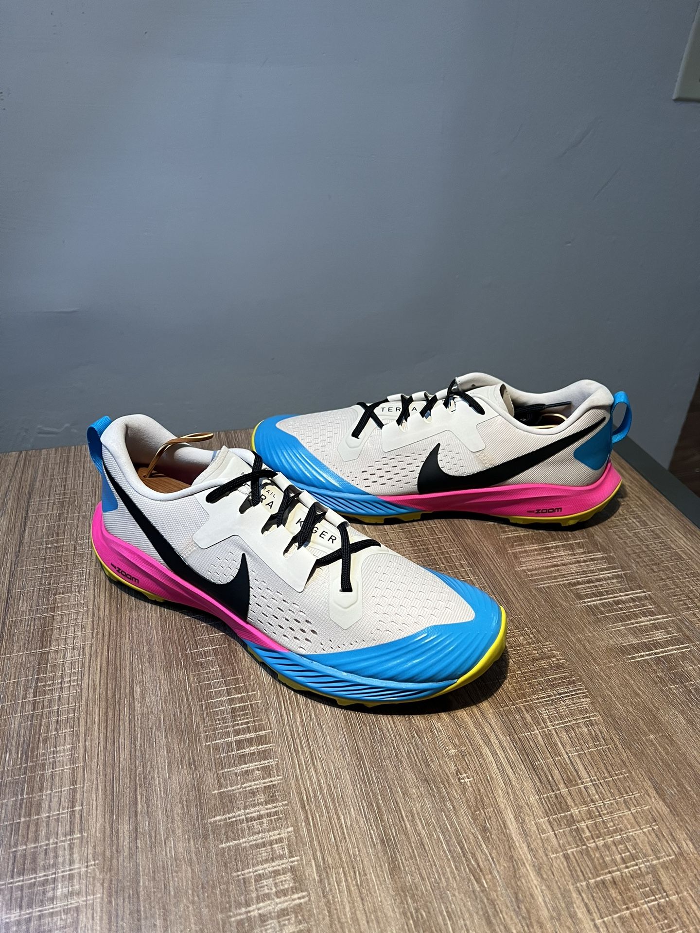 Nike Air Zoom Terra Kiger 5 Mens Size 10 White Pink Blue AQ2219-100 Nike Terra Kiger 5 Performance Review - Believe in the Run main image 3