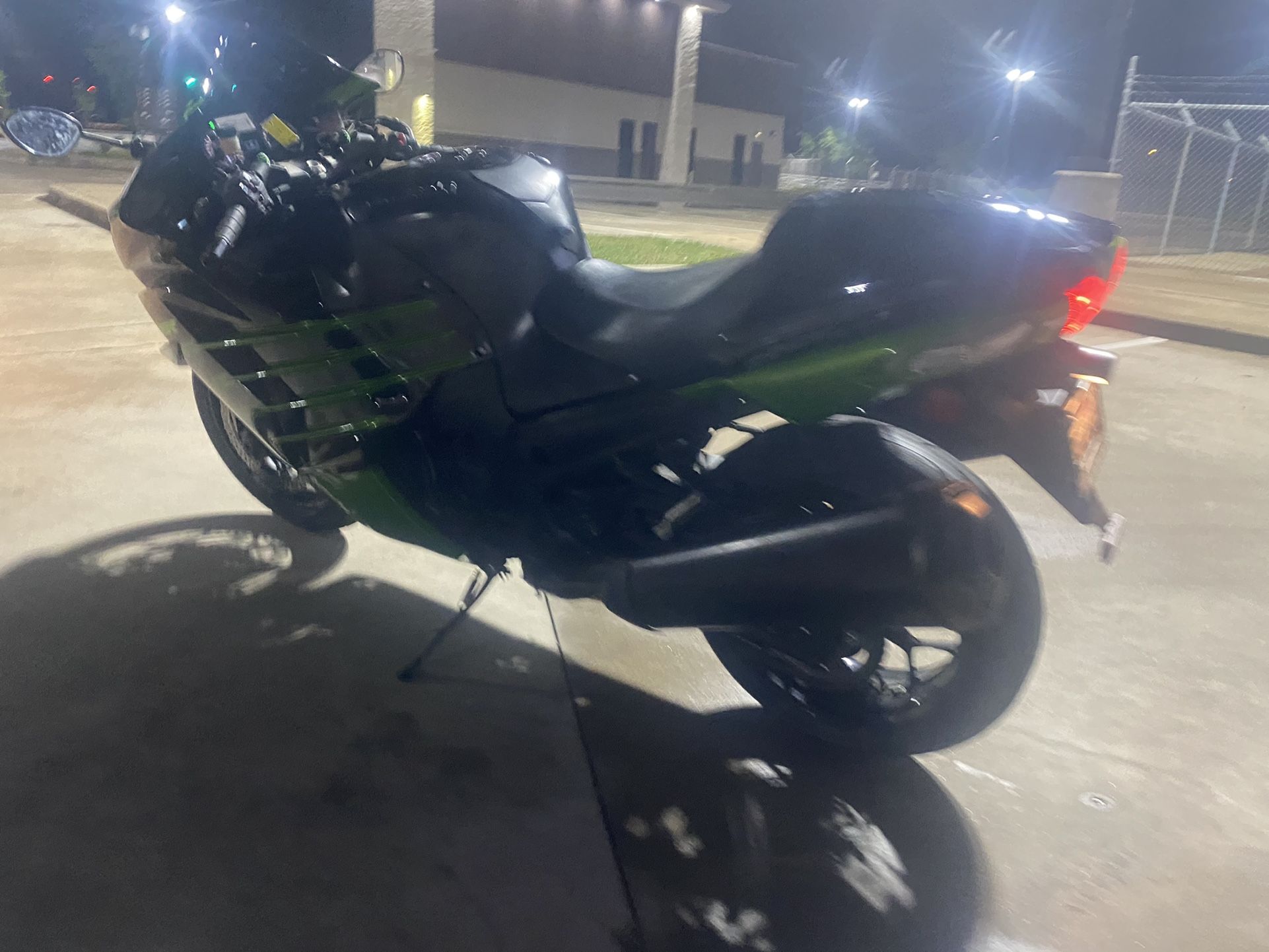 2015 Kawasaki Zx14 ( Only 1488 Miles )