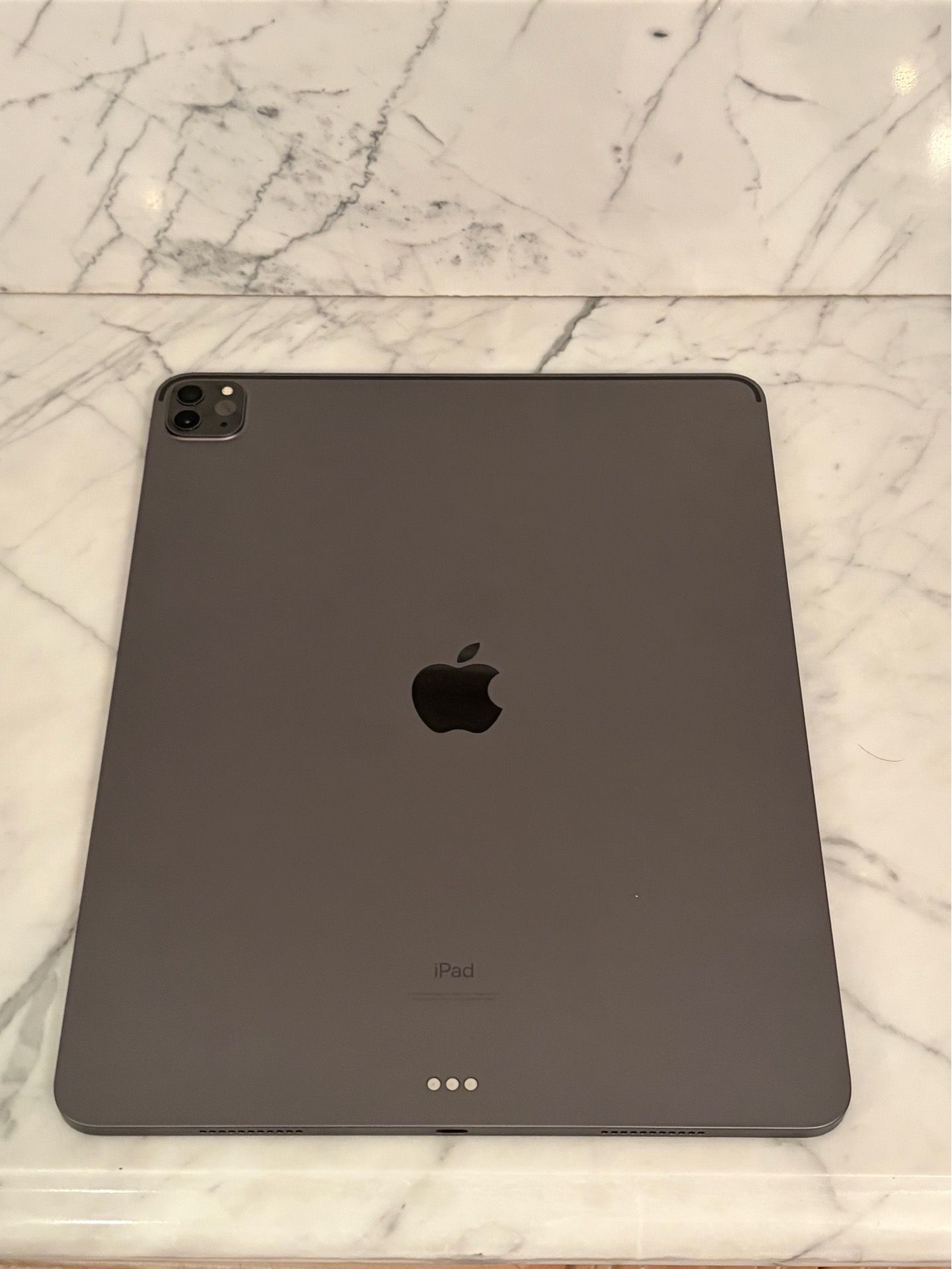 iPad Pro 12.9 5th Gen m1 1tb like new