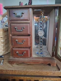 Lil girls jewlerybox