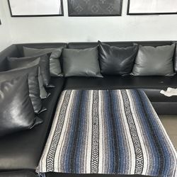 BLACK LEATHER SECTIONAL SOFA
