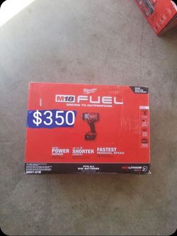 Milwaukee M18 FUEL 18V Lithium-Ion Brushless Cordless 1/2 in. Impact Wrench w/Friction Ring Kit w/One 5.0 Ah Battery and Bag