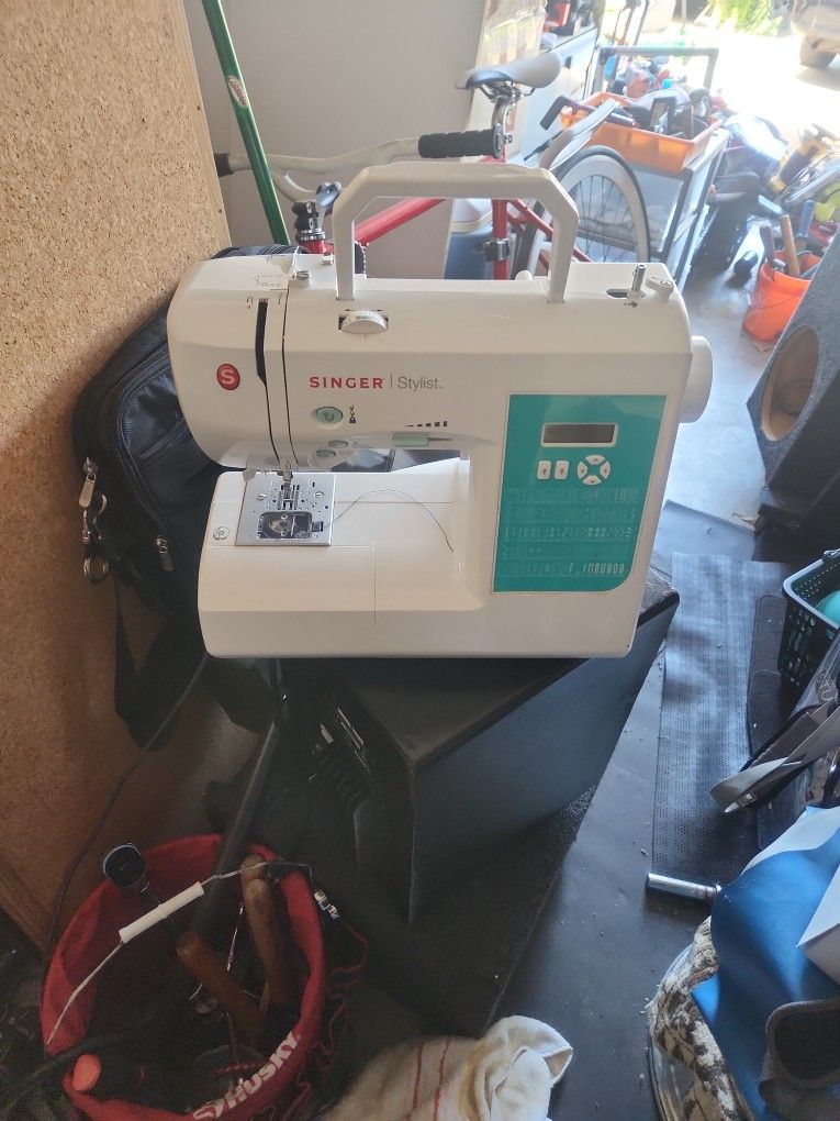 Singer Stylist Sewing Machine