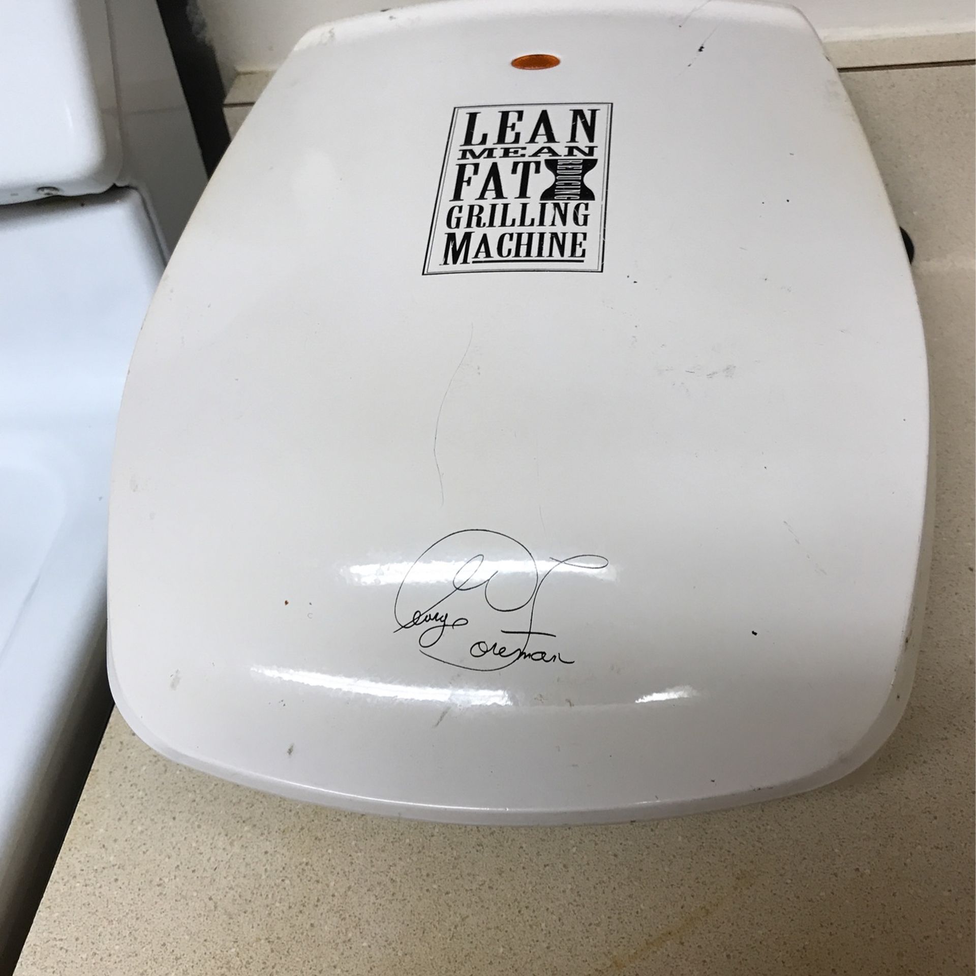 Small George foreman grill like New does have a little yellow one aside other than that it’s like new to griddle never scratch or anything