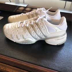 Adidas Women’s Barricade V.    Size 9