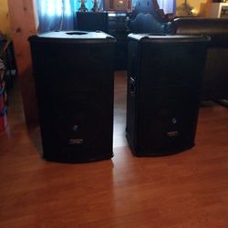 Set Of Mackie Speakers 