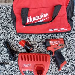IMPACT DRILL MILWAUKEE 
