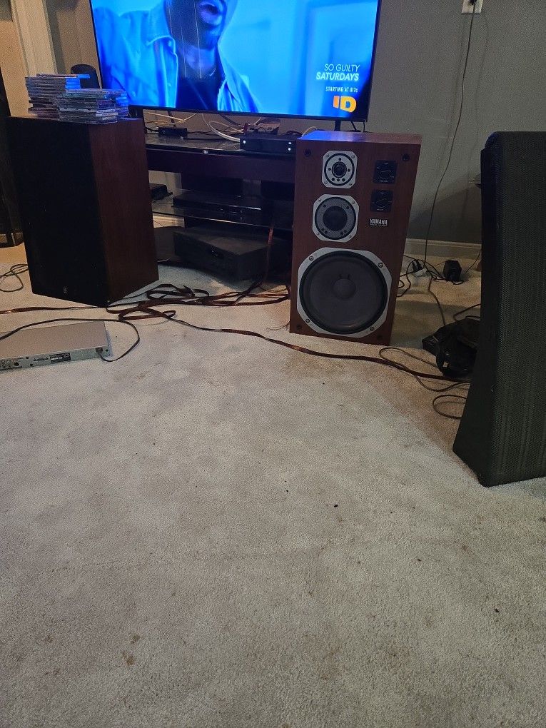 Yamaha pair vintage speakers. Model number MS690