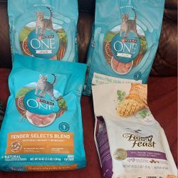 4 Bags of Quality Adult Dry Cat Food 🐈 😻 