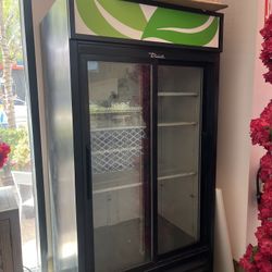True Refrigerator/ Merchandiser 