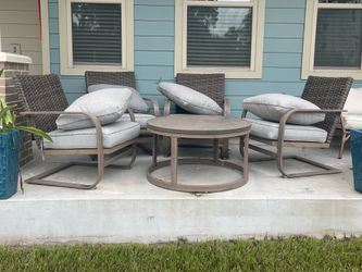 Patio Table w/4 Chairs