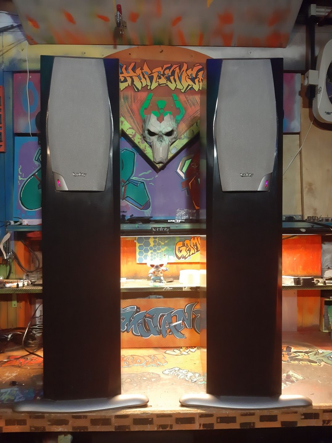 Infinity il50 Tower speakers with built in powered 10inch powered