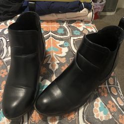 Woman’s Black Boots Sz 10