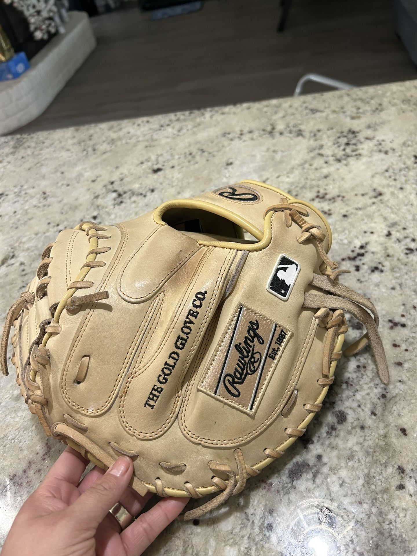 Rawlings Heart of the Hide PROCM33 Catcher’s Mitt – 33” | Gently Used