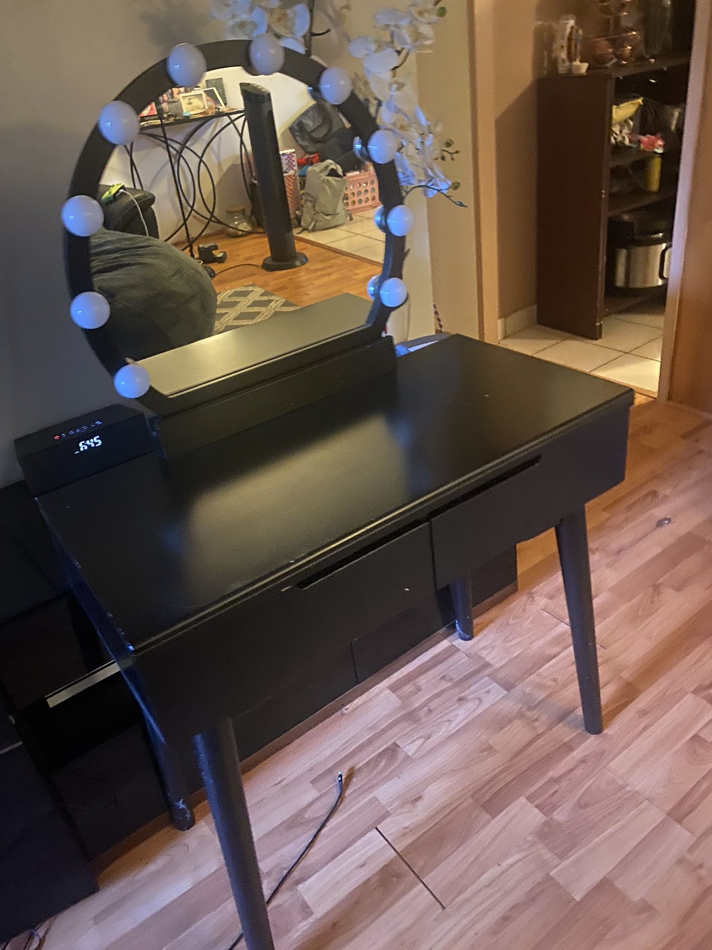 Makeup Vanity With Lights 