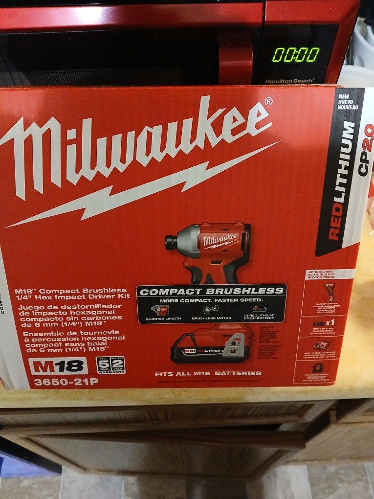 Milwaukee M18 1/4 In Hex Impact Kit