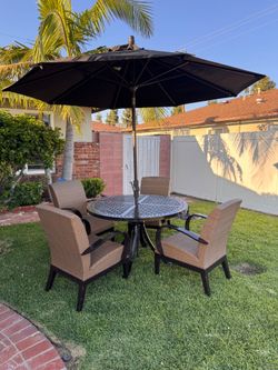 Outdoor Patio Table Set with Umbrella